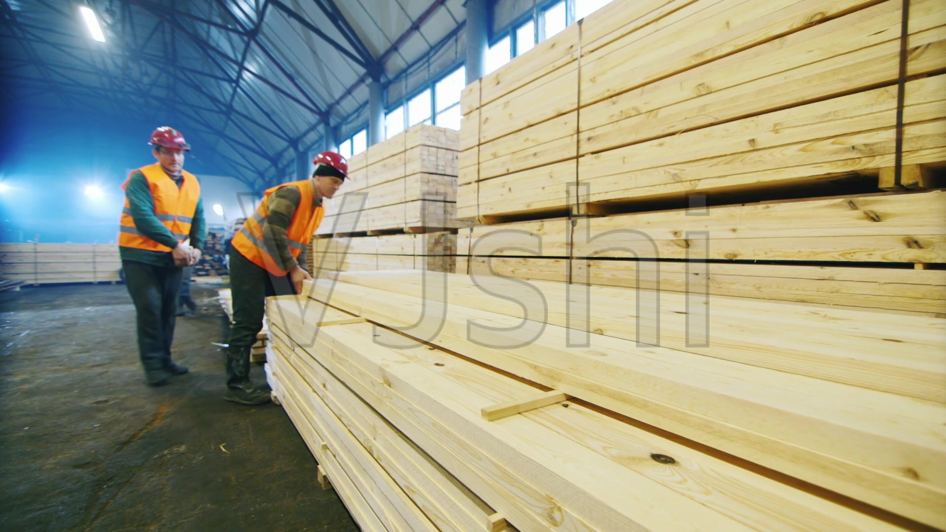 木材工厂木材加工工人_1920X1080_高清视频素材下载(编号:2934468)_实拍视频