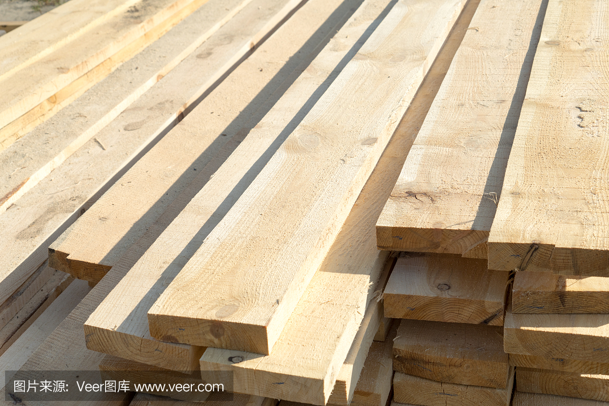 木建筑。建筑材料是为施工准备的。
