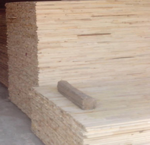 供应平原县金桃园木板加工厂--杨木板芯 生产特级杨木板芯厂家,欢迎洽谈